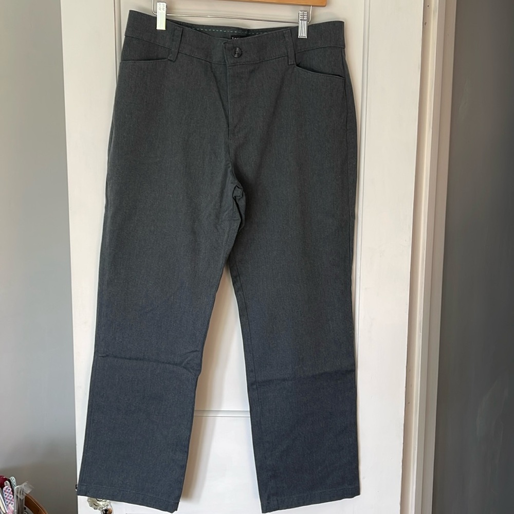 Lee dress jeans. Size 14. Charcoal gray, stretch. Belt loop,pockets,Zipper.NWOT‎